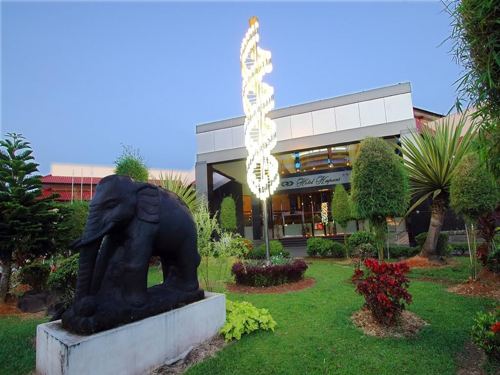 Kapuas Palace Hotel Понтианак Экстерьер фото